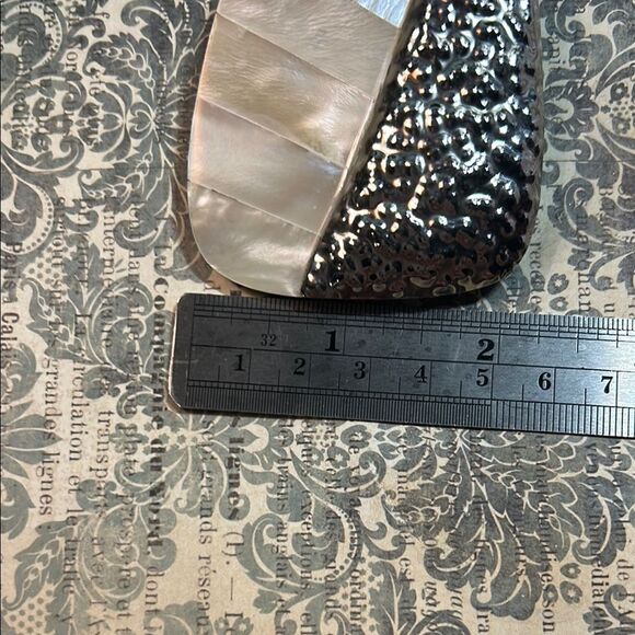 Elegant Silver and Cream Necklace - Picture 3 of 6